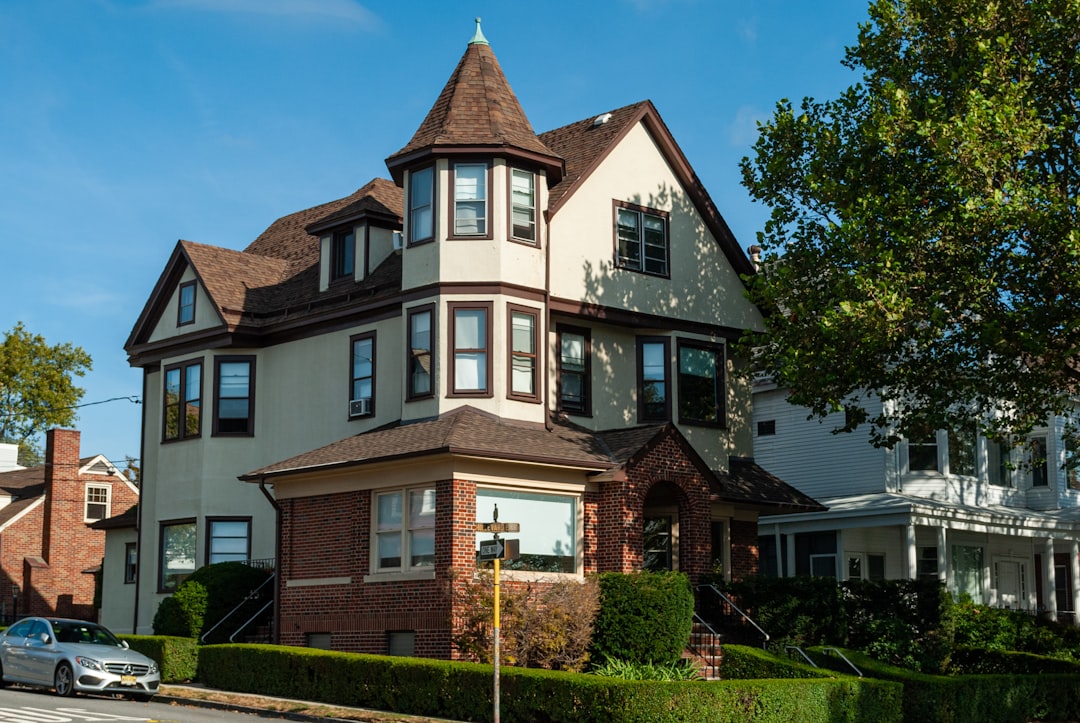Certified home health aide providing care for senior at home in Watchung, NJ